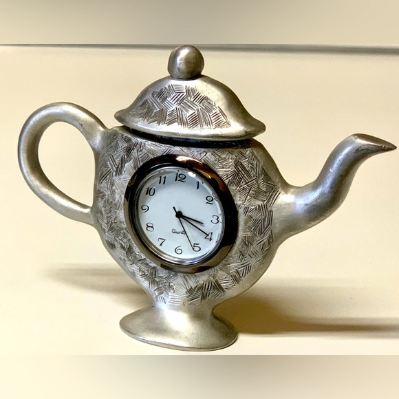 Vintage 1995 Copyrighted WTW Solid Metal Figural Teapot Quartz Analog Clock - Picture 1 of 14